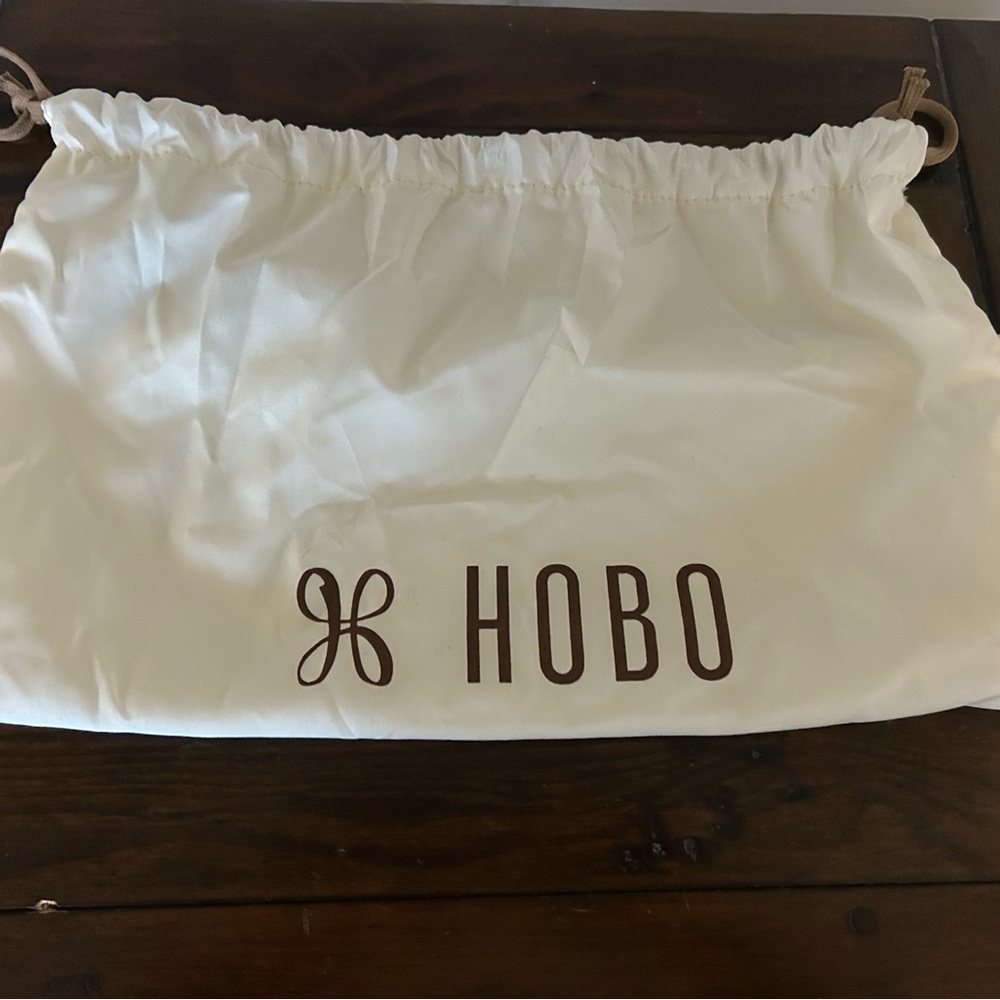 Hobo Starr Convertible Crossbody Bag in Warm Honey - Picture 5 of 5